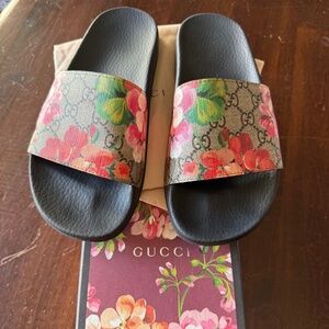 Floral gucci slides